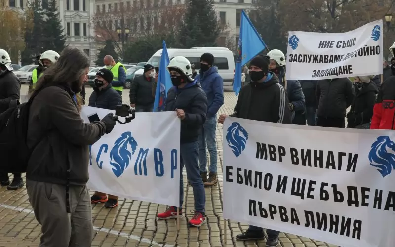 Няма логика работещите на бюро и полицаите на терен да получават еднакви увеличения на заплатите. 