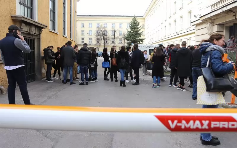 Защо, ако съм учил биология в 11-и и 12-и клас като профилиращ предмет, при балообразуването не участват оценките от тези две последни години, а от 8-10 клас?, питат ученици