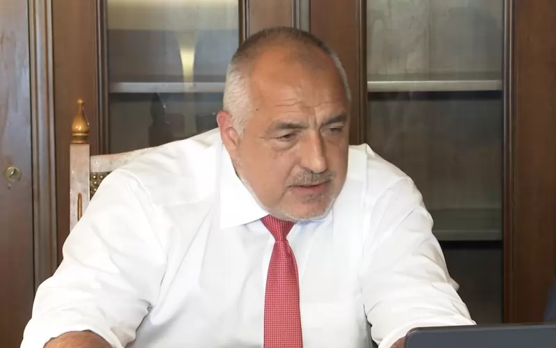 Борисов обяснява на министрите си с колко милиарда подкрепят пенсионерите.