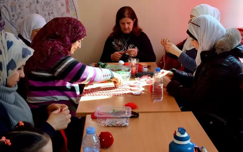 В работилничката на "Каритарт" кипи труд.