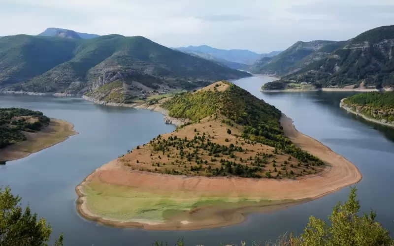 Най-живописният меандър на Арда е край село Стар читак.