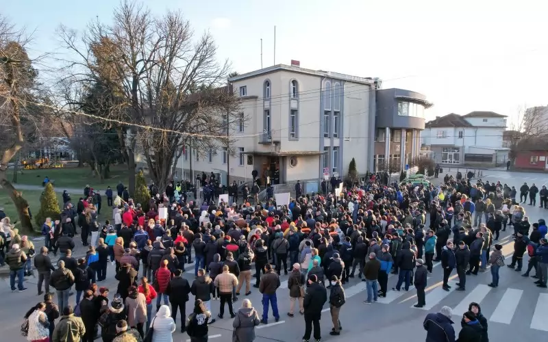 Протестът в четвъртък вечерта събра доста хора.