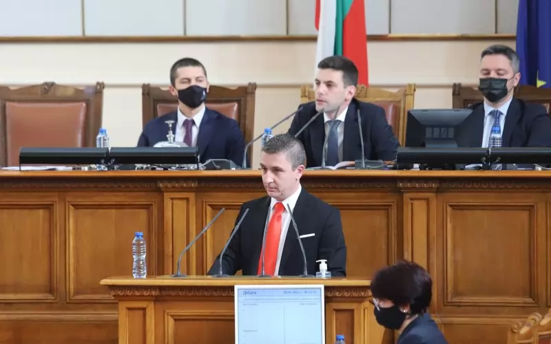  Министърът на енергетиката Александър Николов отговоря на многобройните въпроси на народните представители за интерконектора с Гърция.