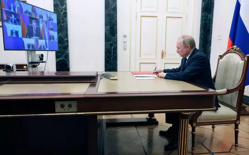 На най-самотния човек в света му предстои или тежка загуба, или пирова победа.