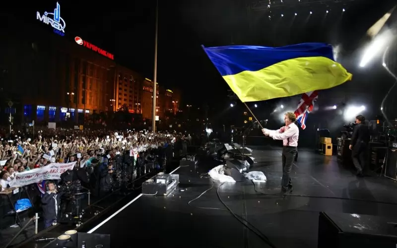 Пол Маккартни с украинското знаме
