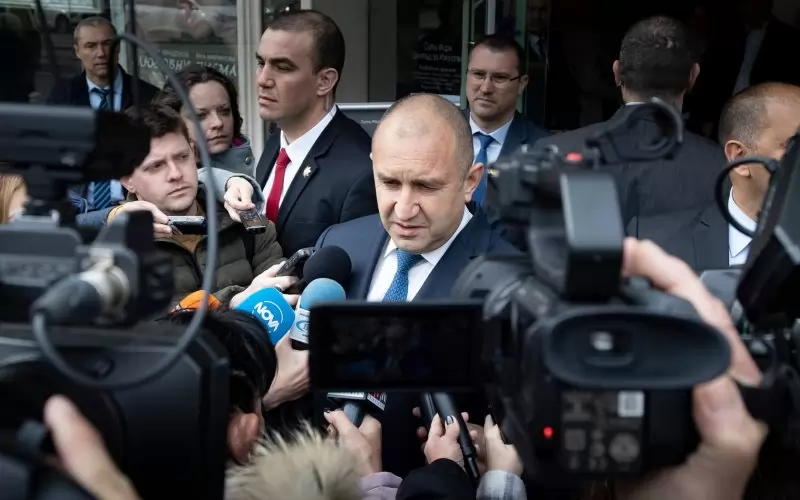 На Румен Радев очевидно не му харесва просто да дава интервюта - иска да сваля и качва правителства.