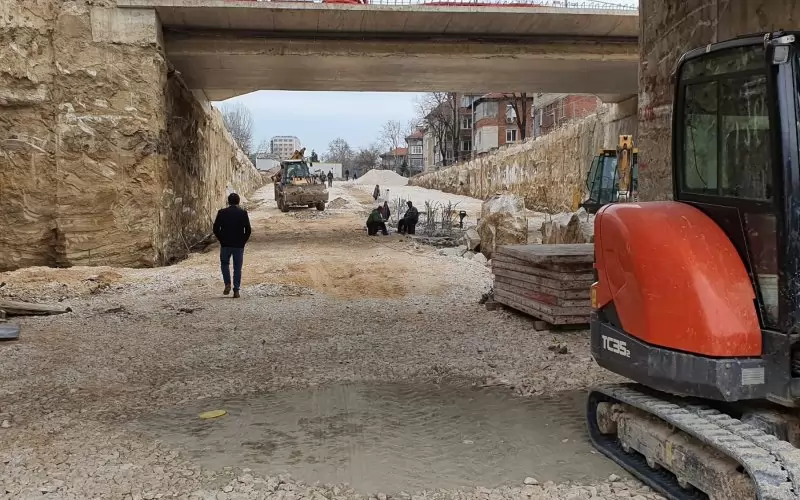 Нуждата от по-качествена инфраструктура е сред водещите проблеми и на двата града - със сигурност предстоят големи баталии и по тази тема.