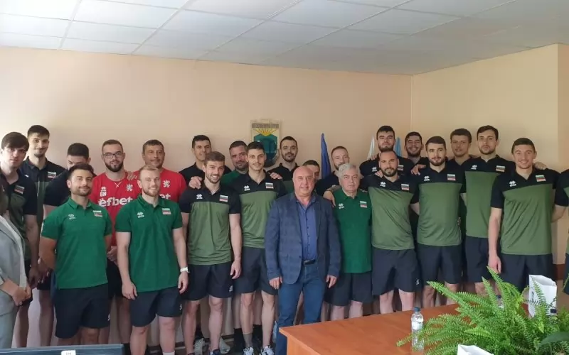 Преди днешния първи двубой срещу Испания българският национален отбор беше приет от кмета на Вършец Иван Лазаров в заседателната зала на общината.