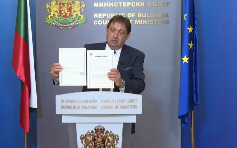 Служебният строителен министър показа дългоочакваното разрешение за ползване на интерконектора.