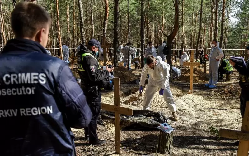 Поредните доказателства за военните престъпления на руските окупатори бяха открити преди дни около украинския град Изюм.