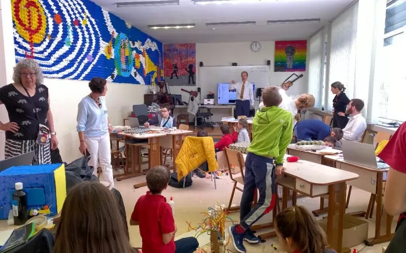 През 2026 г. МОН ще финансира 100 училищни проекта, свързани с въвеждане на нови учебни предмети или промяна в обучението.