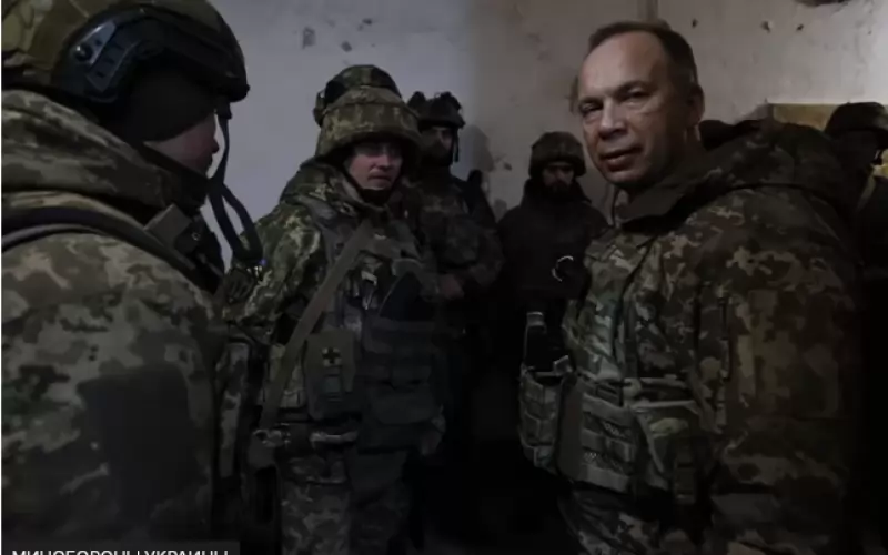 Командващият сухопътните войски на Украйна Александър Сирски инспектира фронта в Бахмут