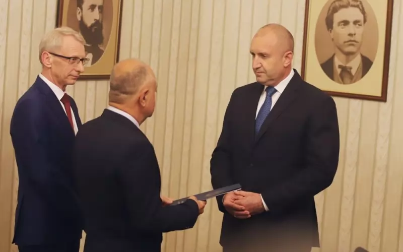 Правителството и управляващото мнозинство смятат да изолират президента Румен Радев от назначаването и освобождаването на шефовете на спецслужбите