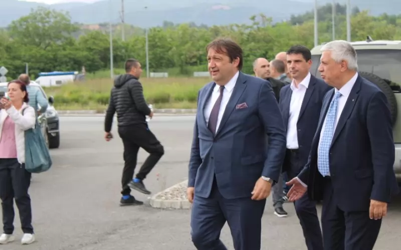 Ресорното министерство и пътната агенция дължат обяснения за магистрала "Струма" 