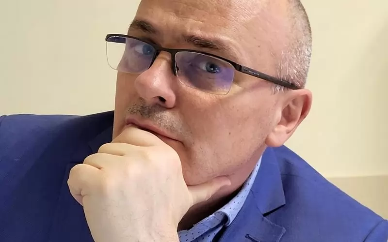 Политологът Георги Киряков е роден през 1973 г. Завършил е СУ "Св. Климент Охридски". Специализирал е организационно развитие на партиите и изборни практики.