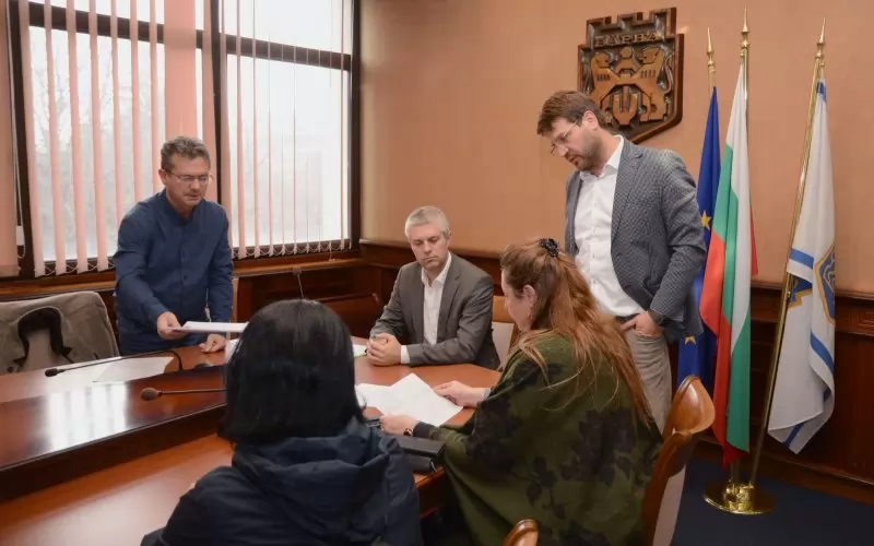 Днес Благомир Коцев проведе първата си приемна с граждани. Обеща, че регулярни срещи с варненци ще имат и зам.-кметовете.