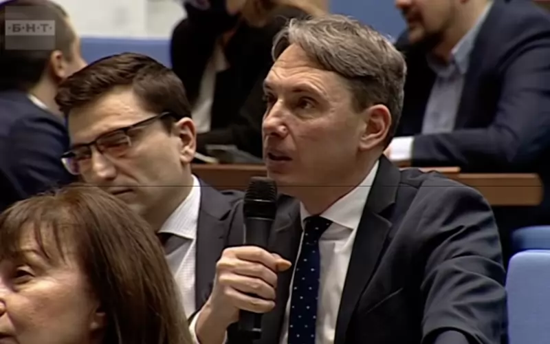 Венко Сабрутев и Васил Пандов бяха почти единствени, които взеха отношение към двата бюджетни закона, приемани днес в блокираната зала.