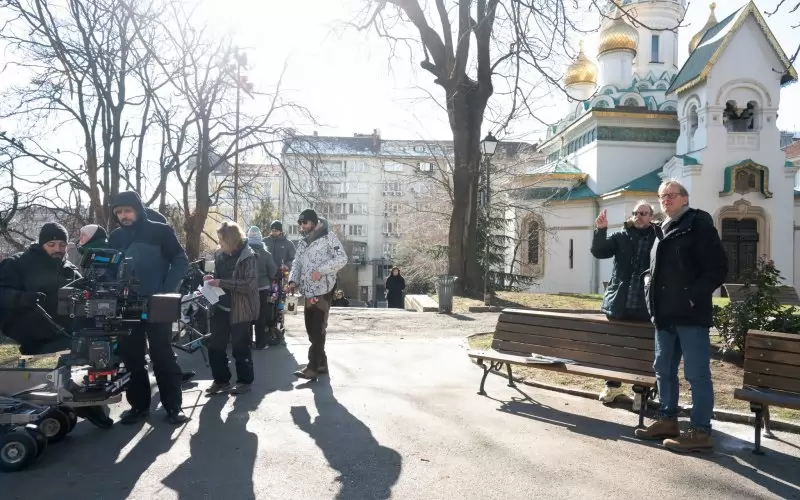 Снимачен момент от "За цялото човечество" зад руската църква в центъра на София.