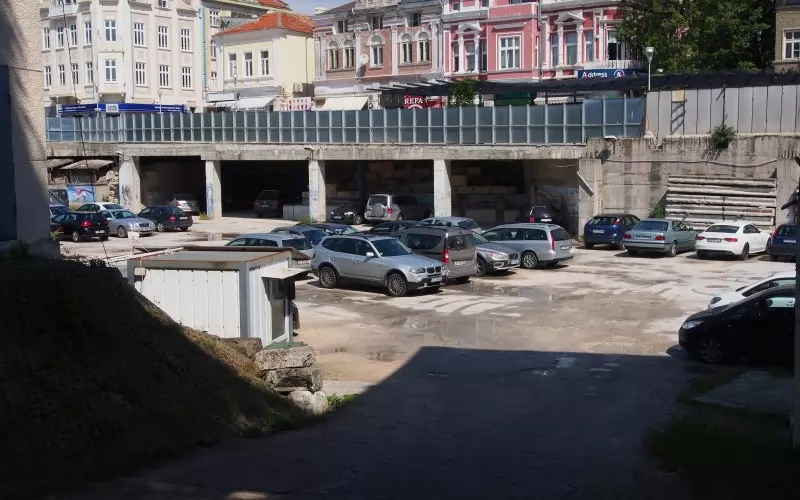 Десетилетия вече варненската Дупка изглежда така.