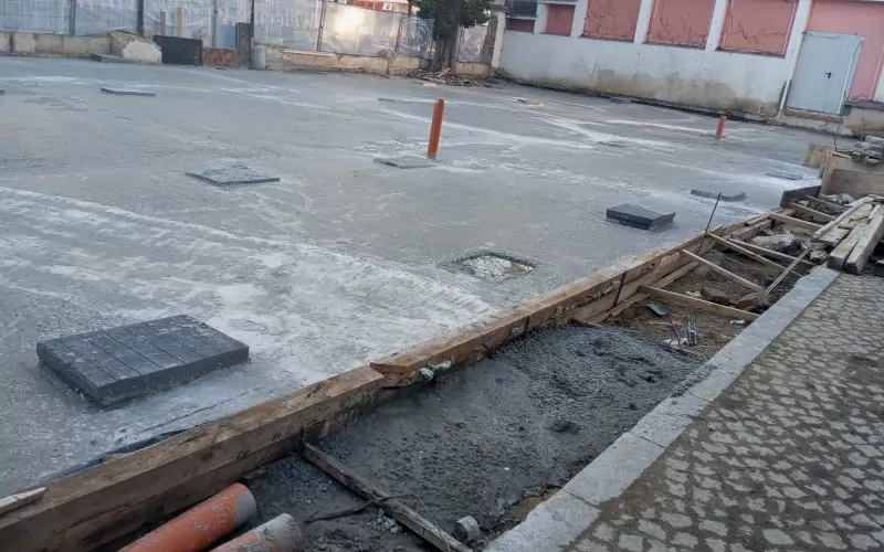 Бетонът в двора на къщата си е... бетон