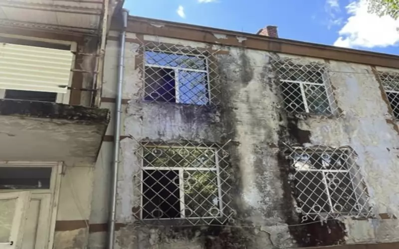Това е фасадата на държавната психиатрична болница в Раднево.