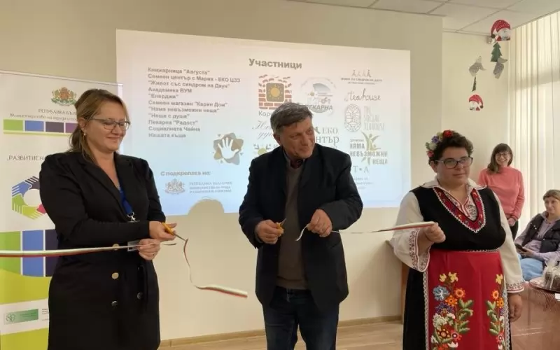 За краткия си мандат до момента Цветнен Цветков успя да отреже само една лента - на коледно изложение.