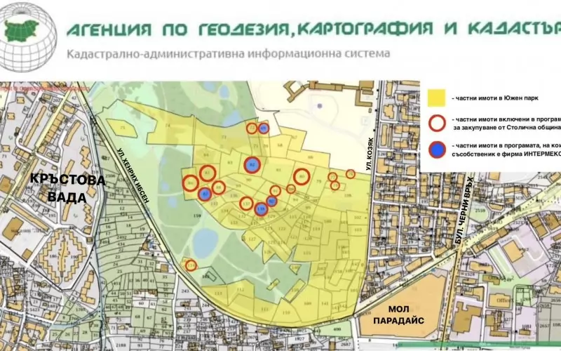 Картата с 18-те частни имота в Южния парк, предвидени за изкупуване. Със синьо са обозначени 5-те спорни имота. 
