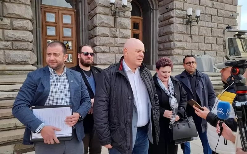 Бившият главен прокурор Иван Гешев, чиято формация "Граждански блок" е сред жалбоподателите, обвини ЦИК в саботаж и поиска оставката на комисията.