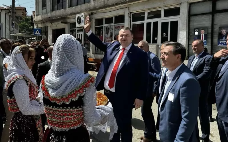 "Бройте ме, ако искате, българин, турчин или ром, аз няма да се откажа", декларира Пеевски. 
