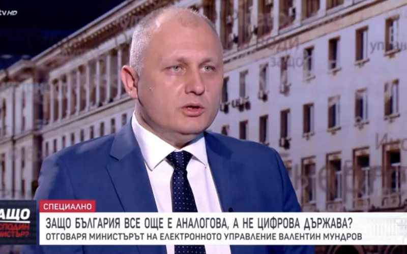 Министър Валентин Мундров 