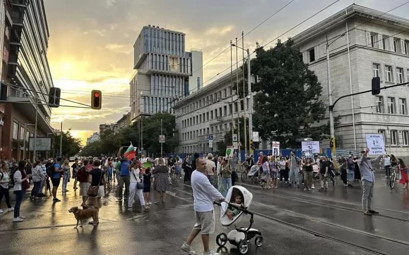 Тази вечер протестиращите спряха за кратко движението по "Стамболийски".