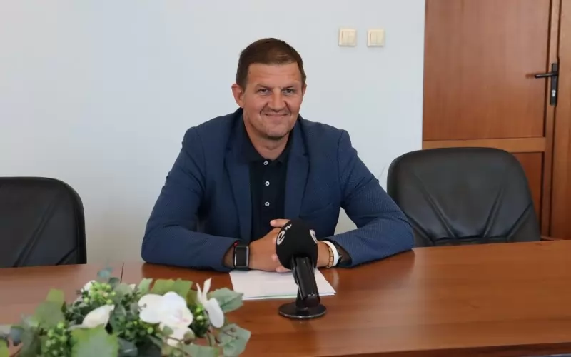 Решението на община Хасково върши услуга и за получаването на сертификат клас "А", става ясно от пресконференцията на кмета Станислав Дечев (на сн.).