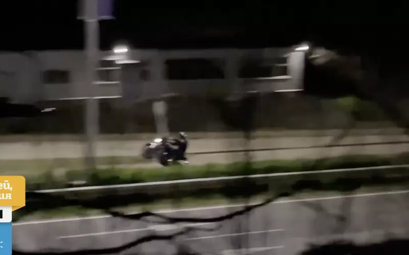Моторист кара на една гума по главен път в Търново