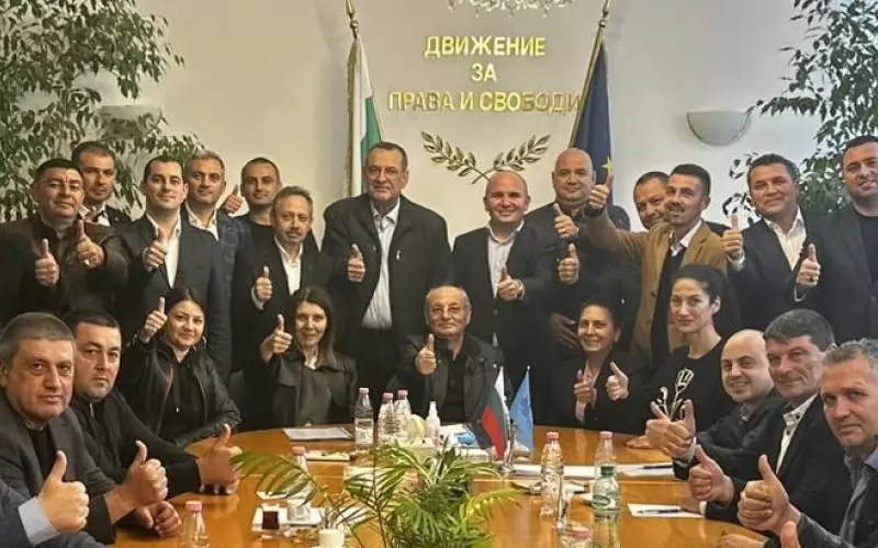 Лагерът на почетния председател не изглежда да се справя добре със събирането на пари.