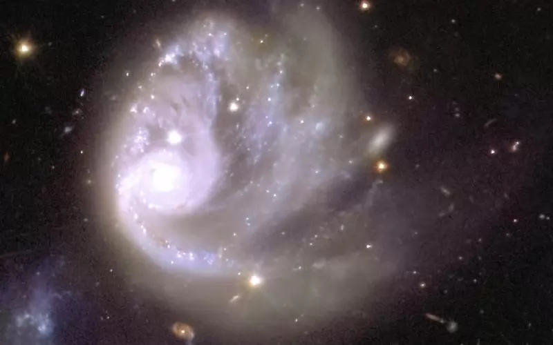 Спираловидната галактика ESO 364-G036 се намира на разстояние 420 милиона светлинни години от Земята