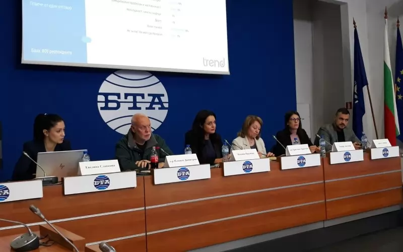 Младите хора у нас търсят подкрепа от семейството и приятелите, не от професионалисти, показват данните.