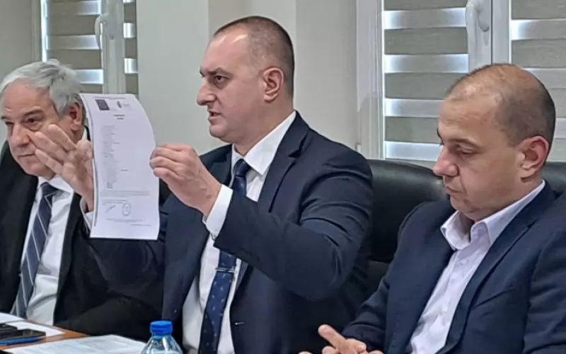 Шефът на БАБХ Светлозар Патарински свика брифинг, за да покаже документ от лабораторията в Мопрелие, потвърждаващ, че във фермата на Илиеви е влязла чума. У нас пристигна мисия от ЕК, за да провери дали българските власти взимат всички необходими. 