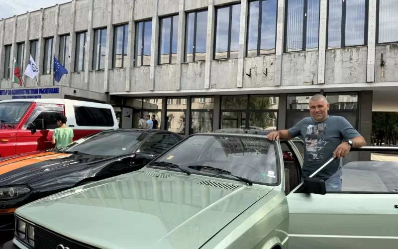 Йонов на ретро парад през лятото във Видин.