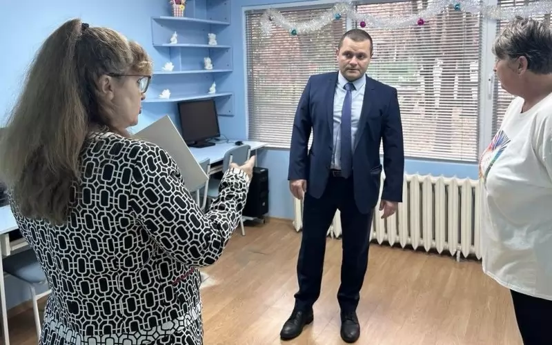 Пенчо Милков в работен момент.