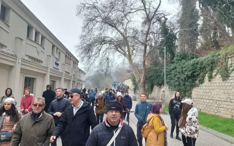 Протестът извървя пътя от сградата на община Варна