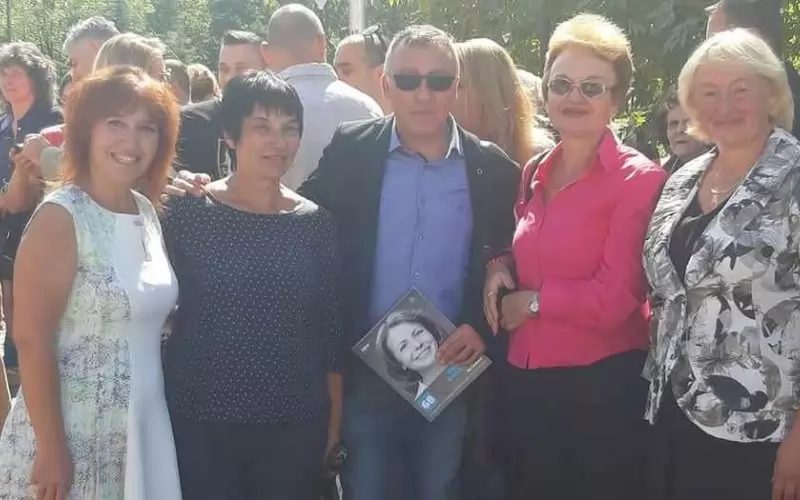 Цветомира Георгиева (вляво) с общинския съветник от ГЕРБ Диян Стаматов. 