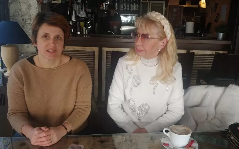 Зорница Игнатова (вляво) и Ирина Николова са сред най-активните доброволци в защита на бездомните кучета.