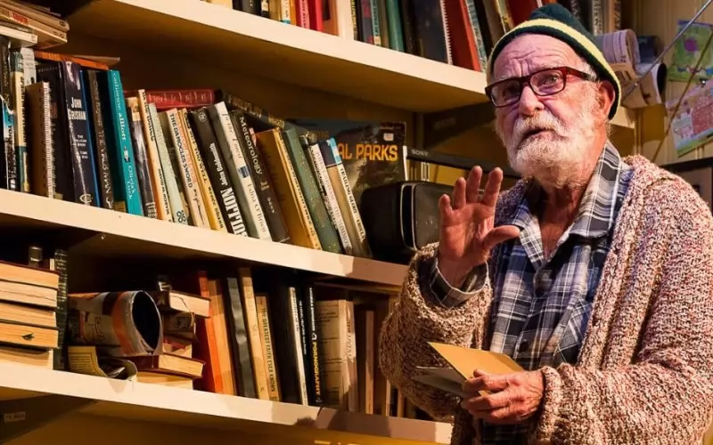 Атол Фюгард бе драматург, прозаик, актьор и режисьор.