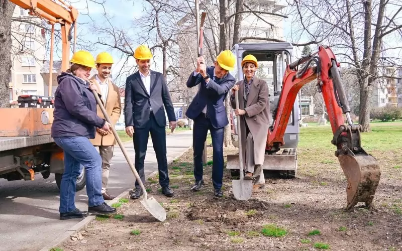 Първата копка беше направена лично от кмета Васил Терзиев. 