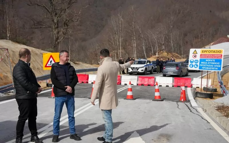 Преди дни пред червено-бялата преграда имаше и по-мощна ограда. 