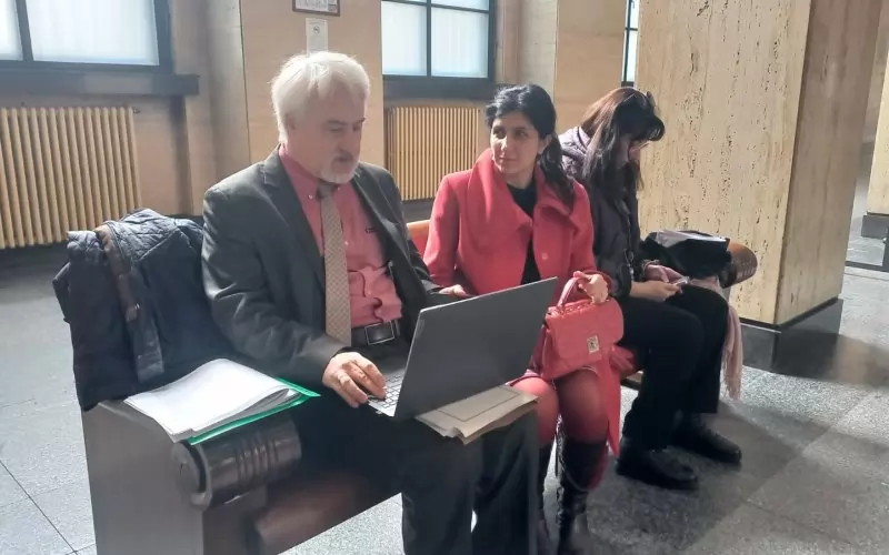 Адвокат Александър Кашъмов, който представлява медията, заедно с журналиста Цветелина Соколова.