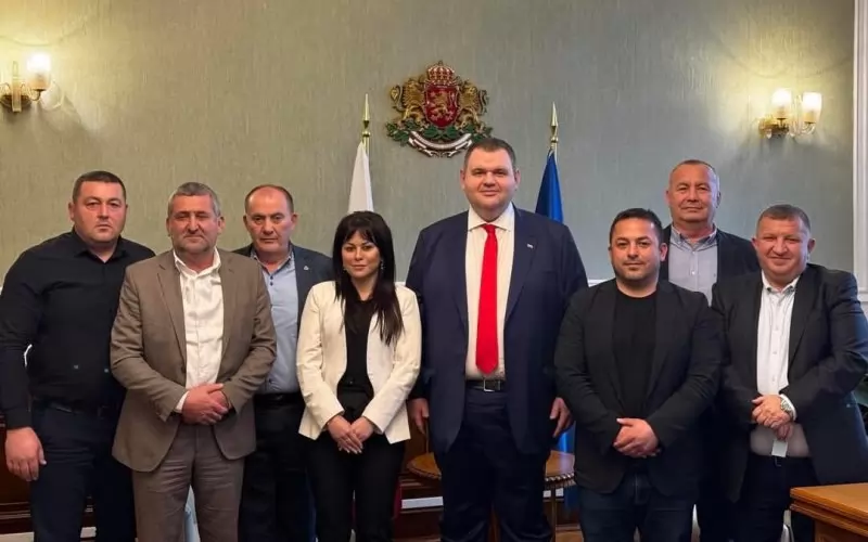 Делян Пеевски с новите си съратници от Разградско.