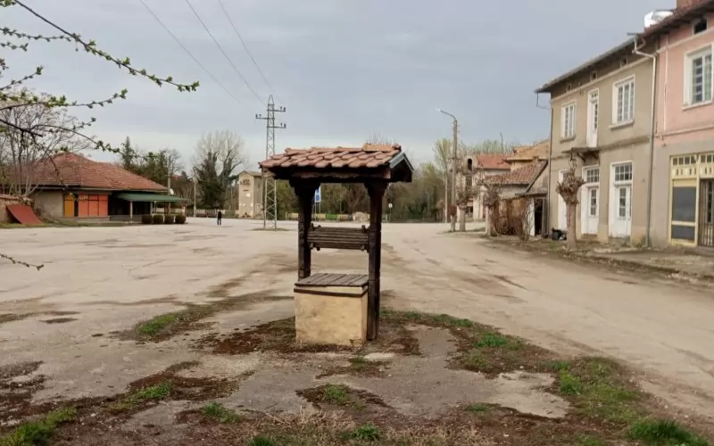 Подобно на хиляди други села, Стефан Стамболово е обезлюдено. Но хората, макар и малко, си отстояват мнението.