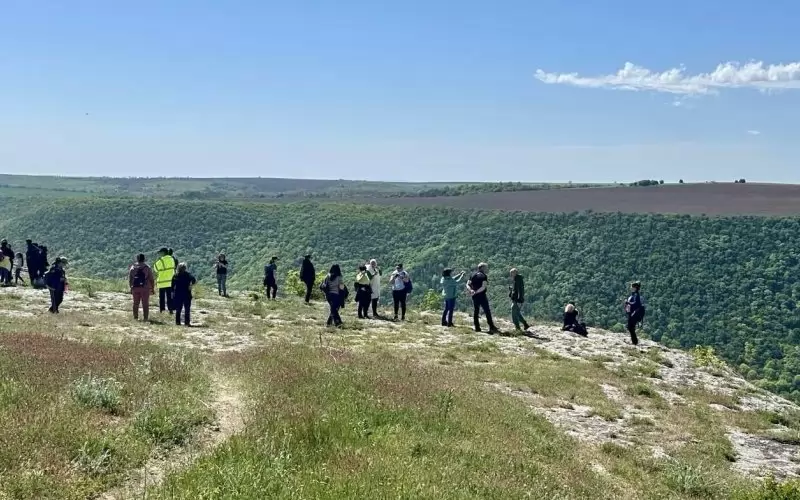 Пътеката открива прекрасни панорамни гледки.