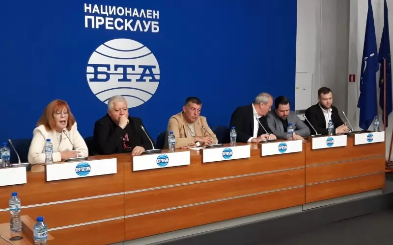 Членовете на комитета (отляво надясно) - Румяна Ченалова, Недялко Недялков, Страхил Ангелов, Виктор Папазов, Георги Димов и Николай Банев. Отсъства евродепутатът от "Възраждане" Петър Волгин.